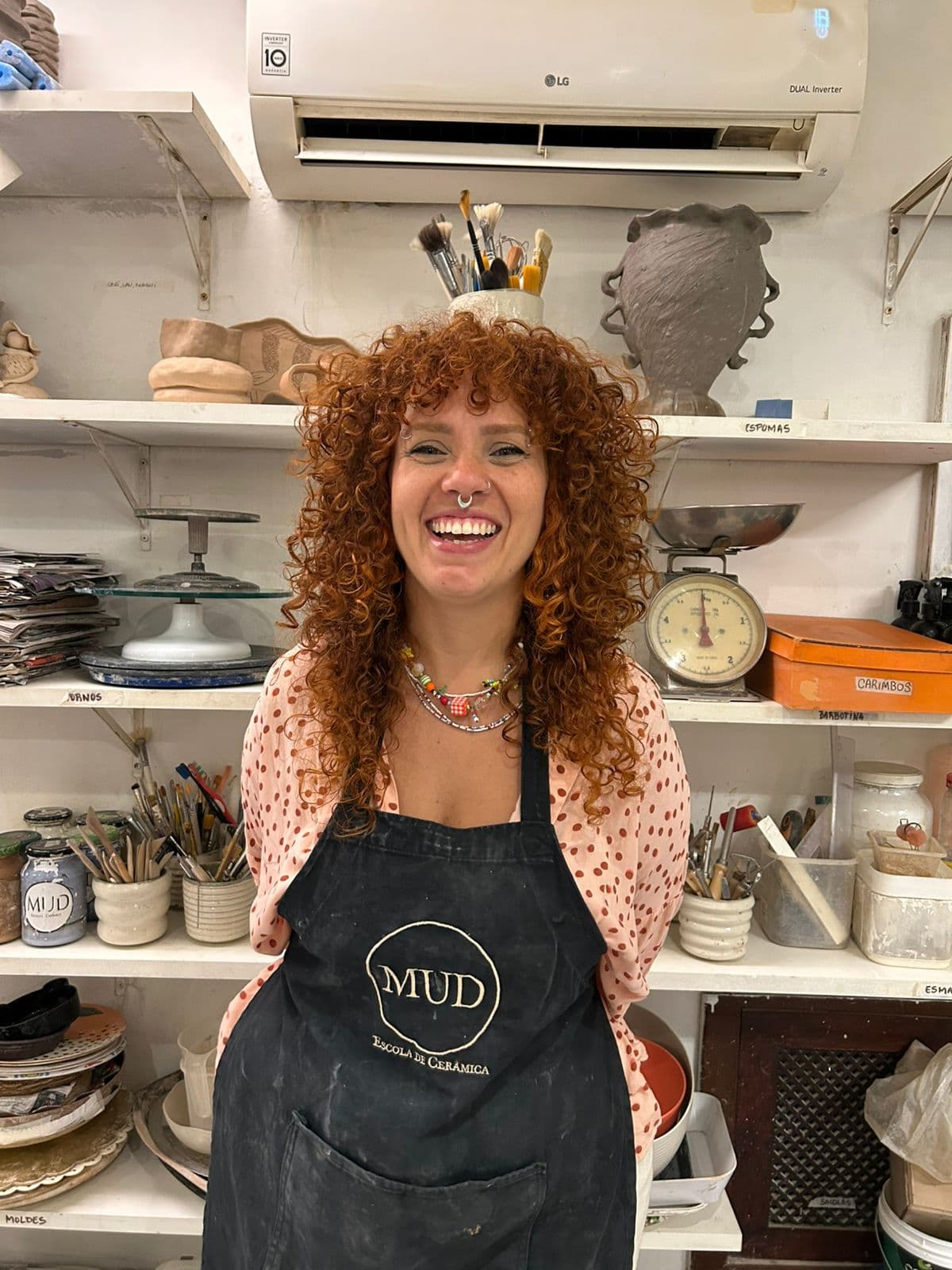 Bruna Lanes no ateliê da MUD.